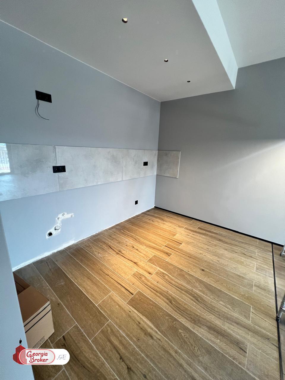 продается квартира с новым ремонтом 3-комнаты