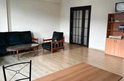 იყიდება ახალი გარემონტებული 4 ოთახიანი ბინა