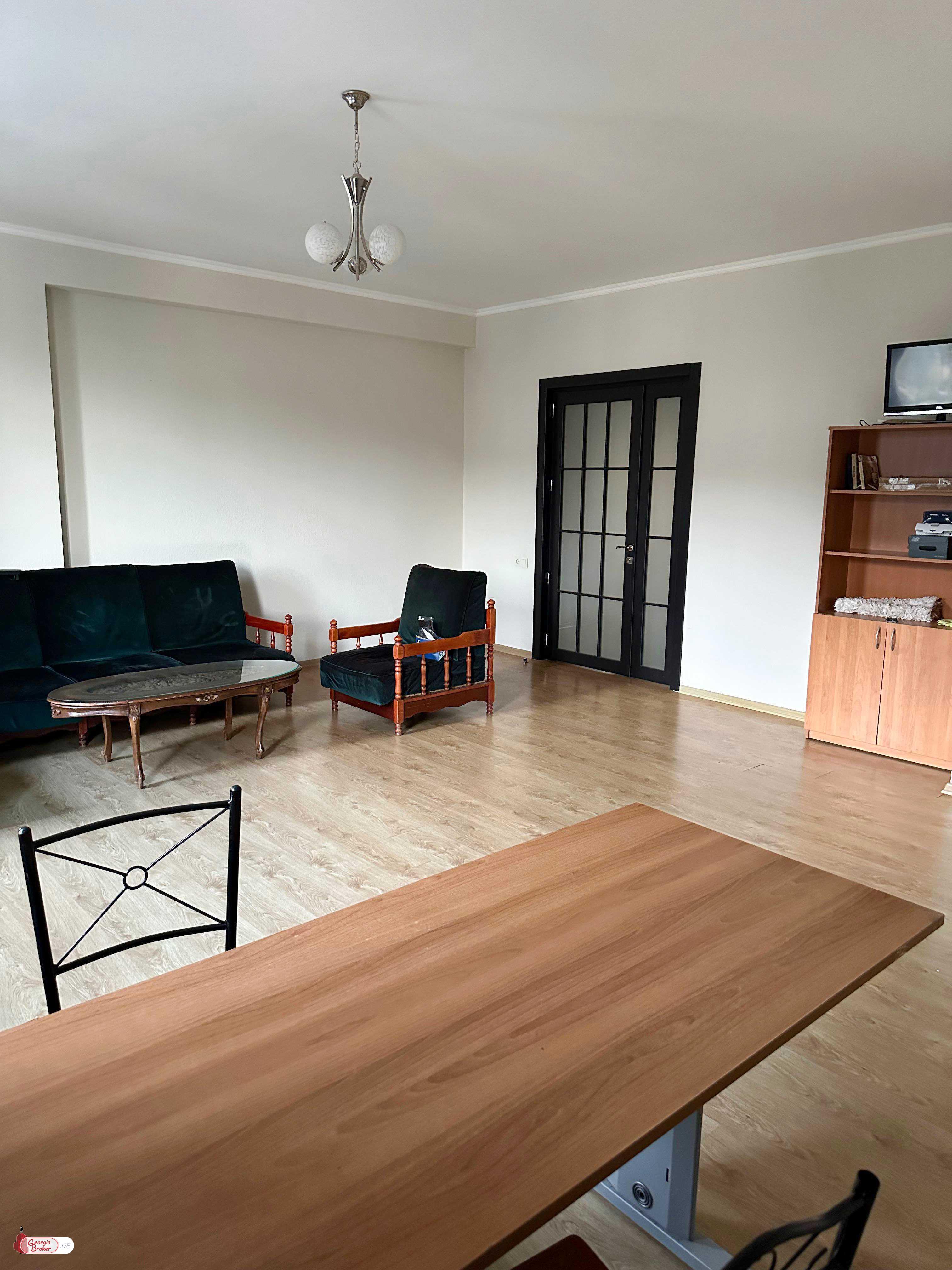 იყიდება ახალი გარემონტებული 4 ოთახიანი ბინა