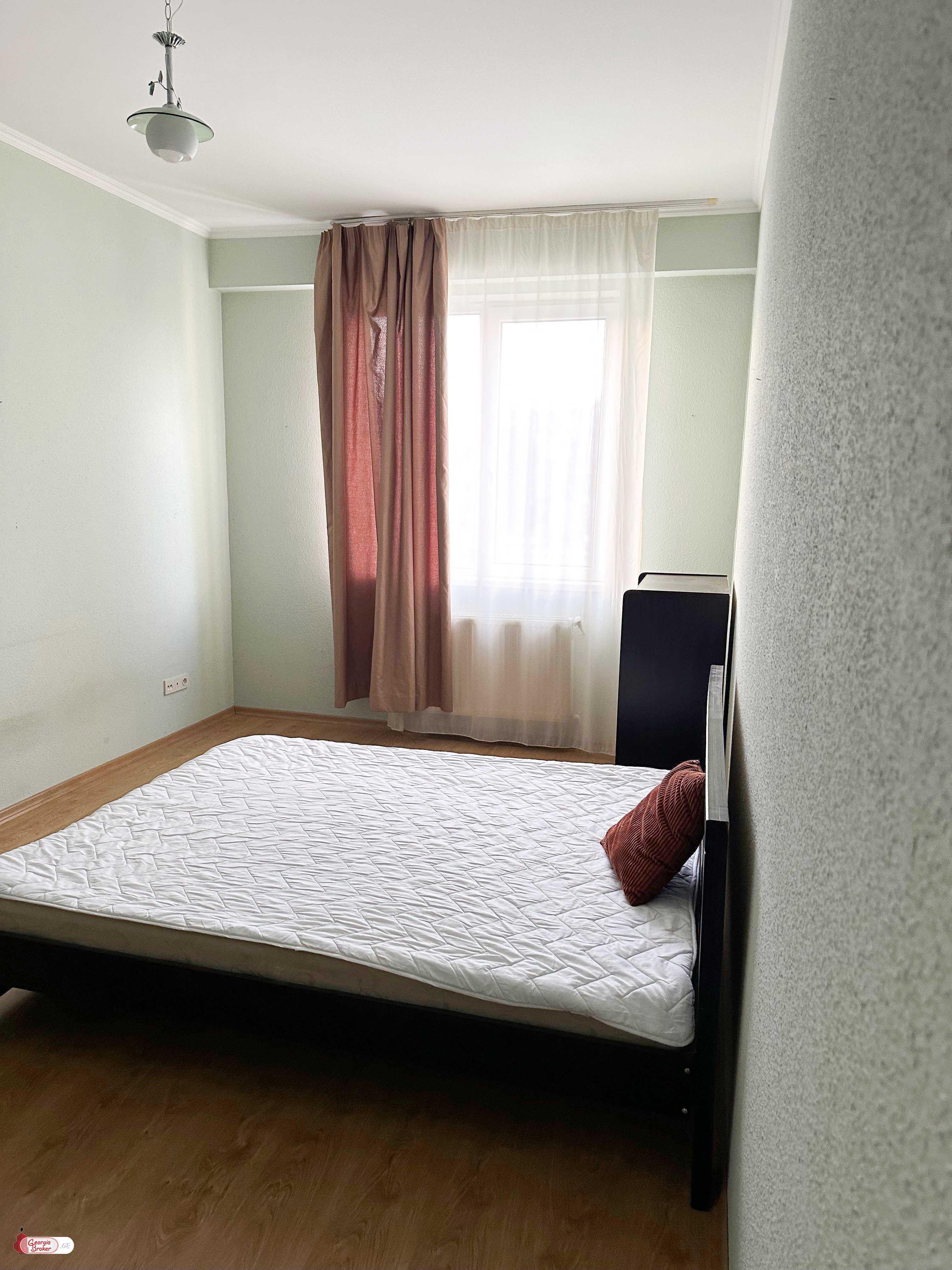 იყიდება ახალი გარემონტებული 4 ოთახიანი ბინა