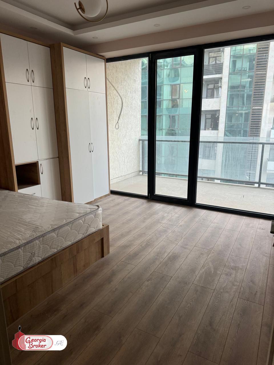 იყიდება ახალი გარემონტებული 4 ოთახიანი ბინა