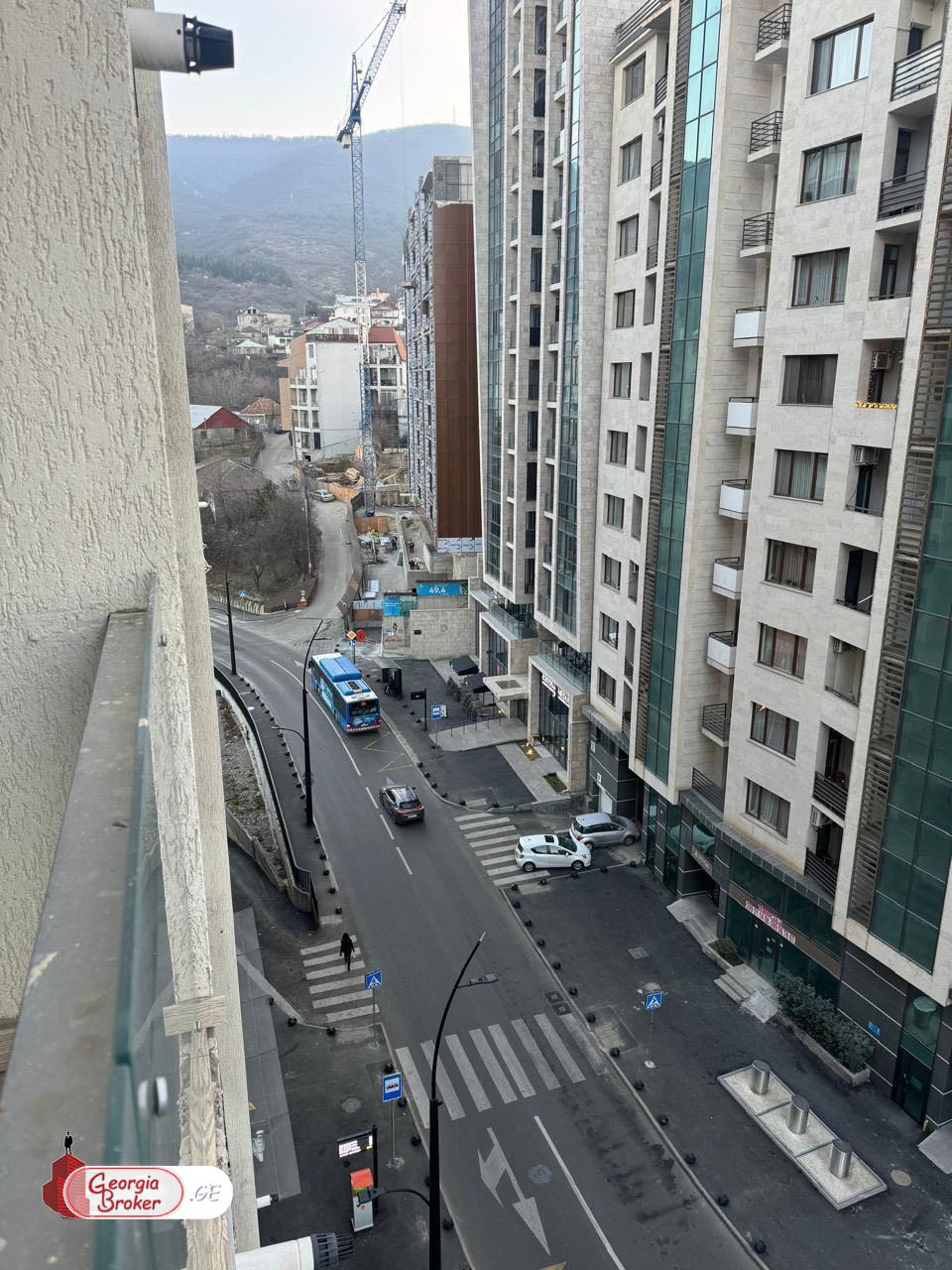 იყიდება ახალი გარემონტებული 4 ოთახიანი ბინა