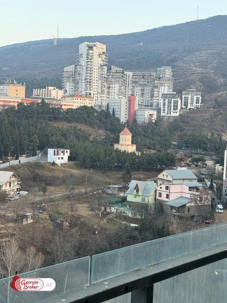 იყიდება ახალი გარემონტებული 4 ოთახიანი ბინა