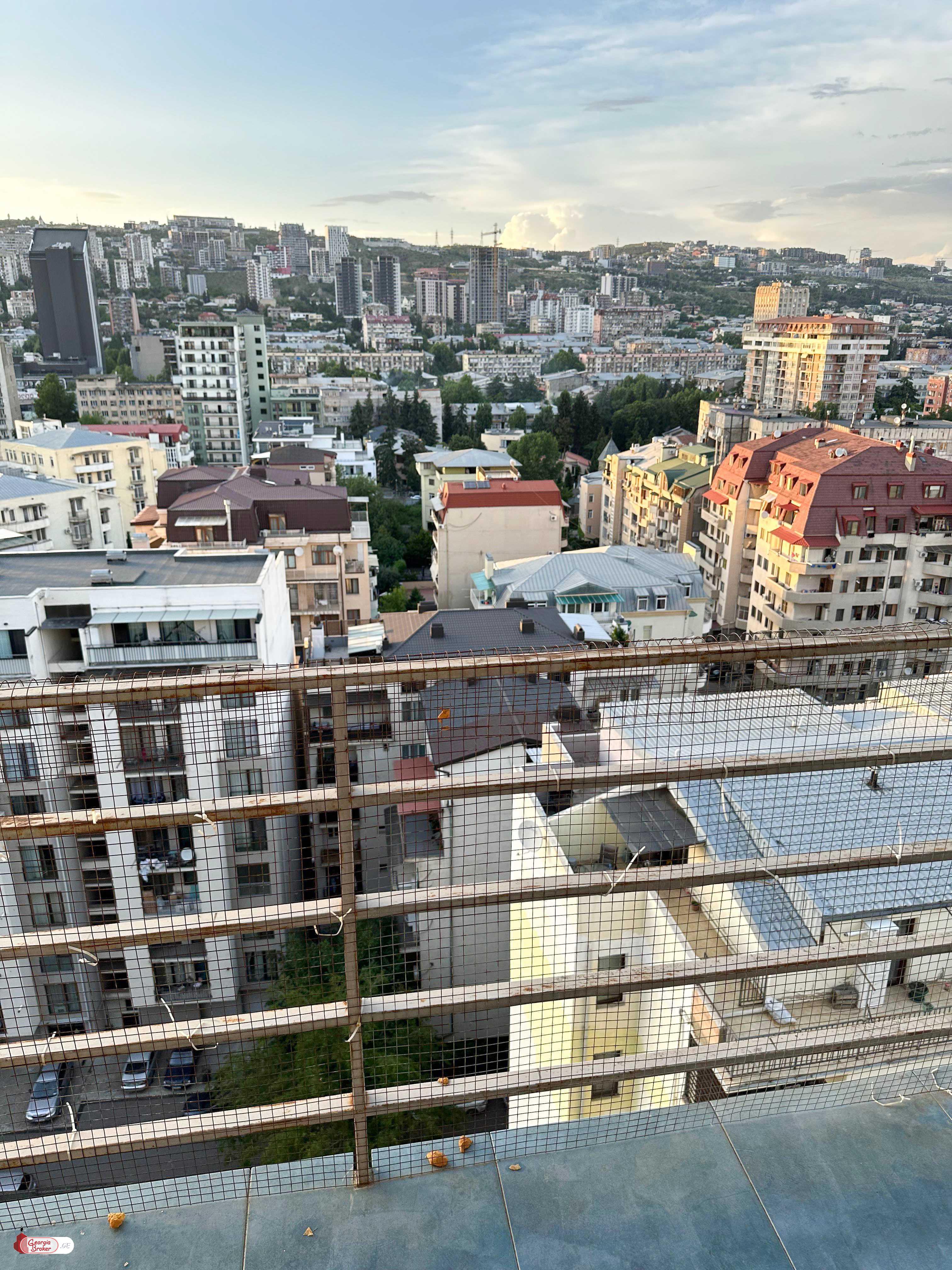 იყიდება ახალი გარემონტებული 4 ოთახიანი ბინა