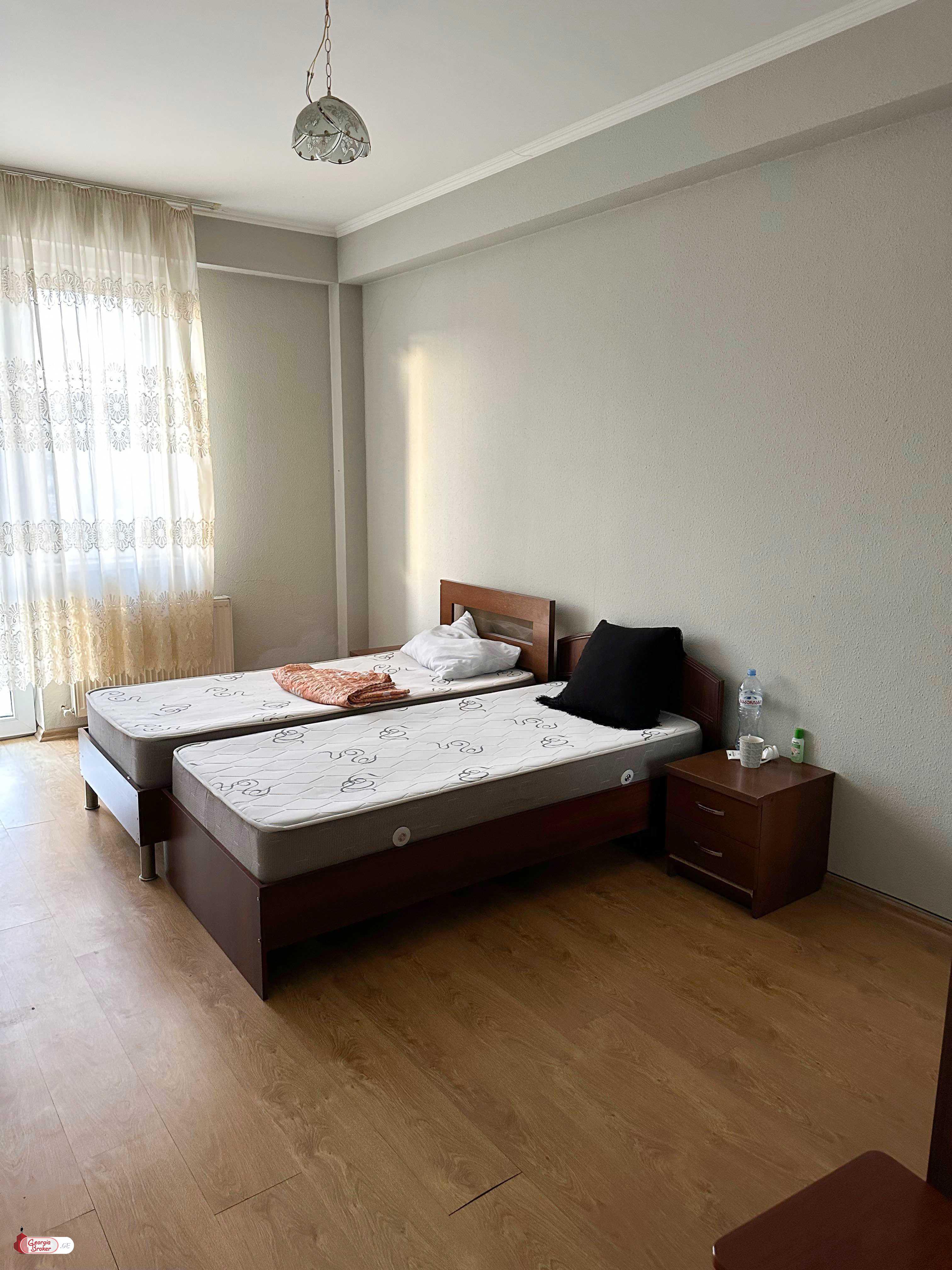 იყიდება ახალი გარემონტებული 4 ოთახიანი ბინა