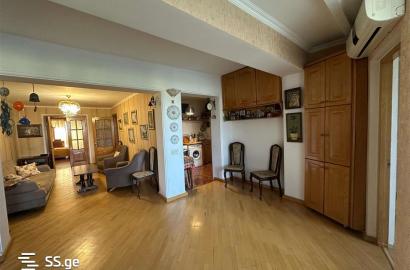 იყიდება ახალი გარემონტებული 3 ოთახიანი ბინა