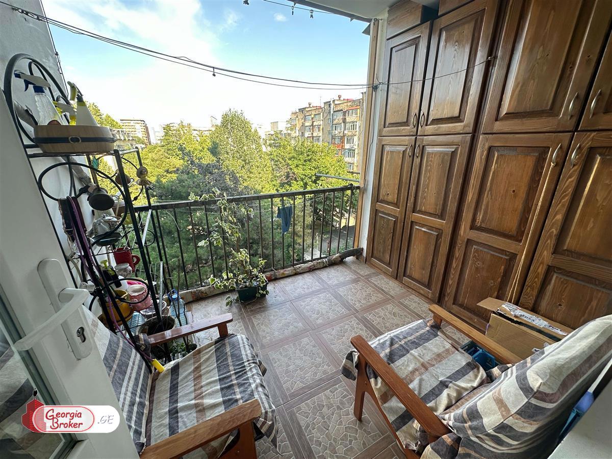 продается квартира с новым ремонтом 3-комнаты