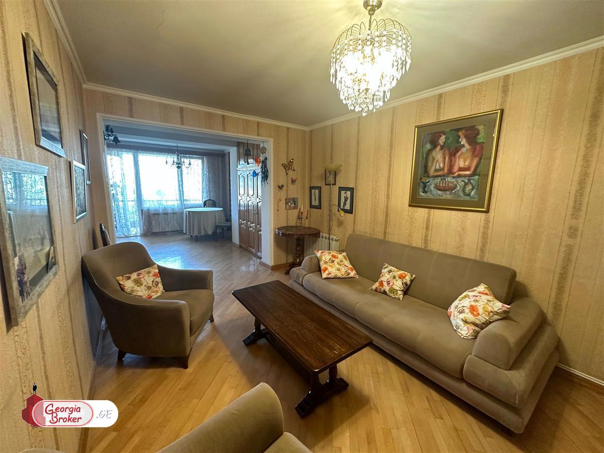 продается квартира с новым ремонтом 3-комнаты