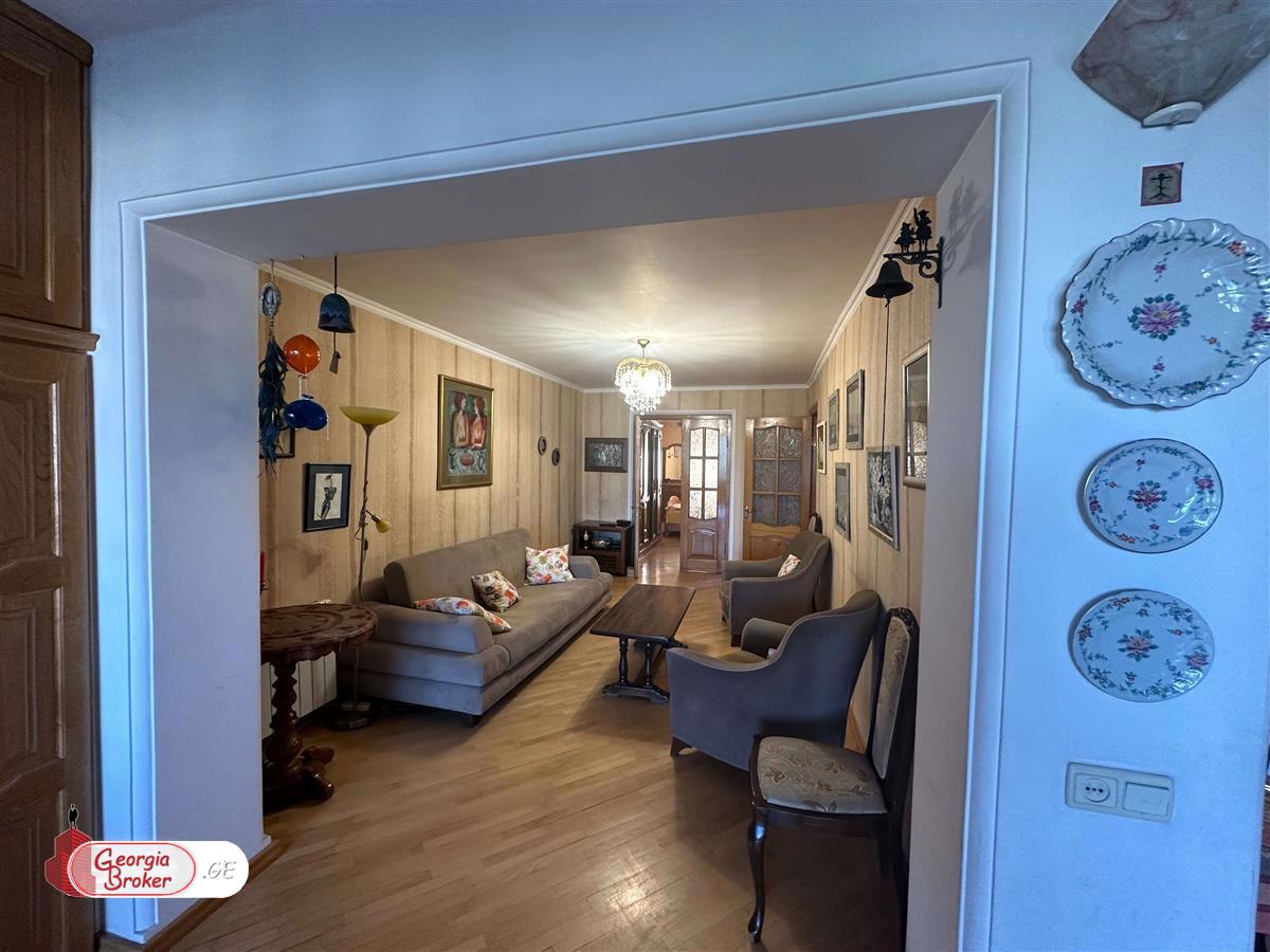 продается квартира с новым ремонтом 3-комнаты