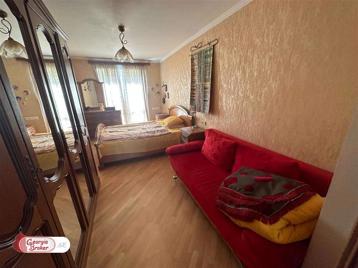 продается квартира с новым ремонтом 3-комнаты