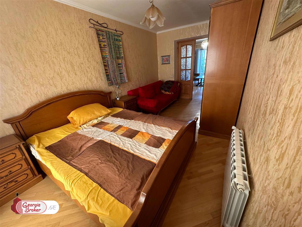 продается квартира с новым ремонтом 3-комнаты