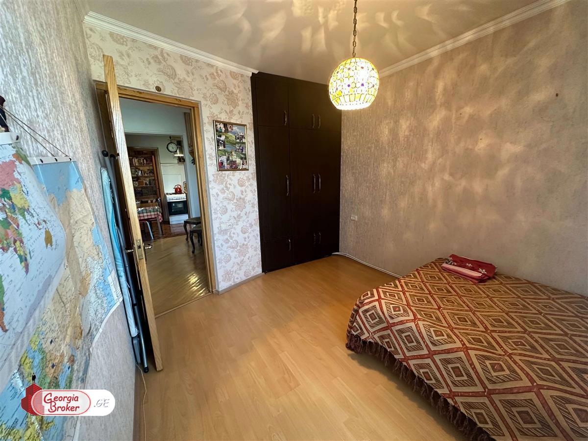 продается квартира с новым ремонтом 3-комнаты