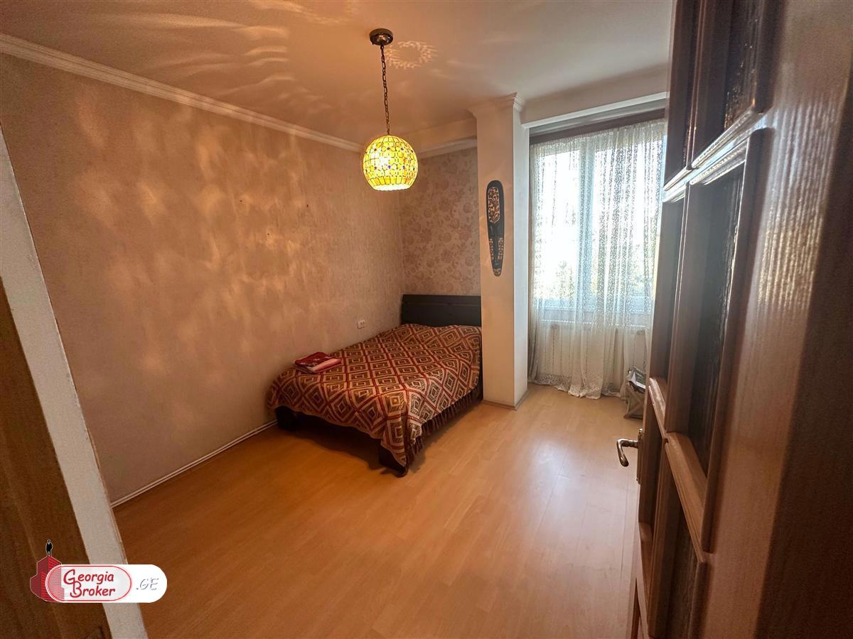 продается квартира с новым ремонтом 3-комнаты