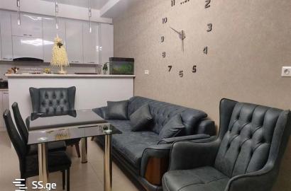 იყიდება ახალი გარემონტებული 5 ოთახიანი ბინა