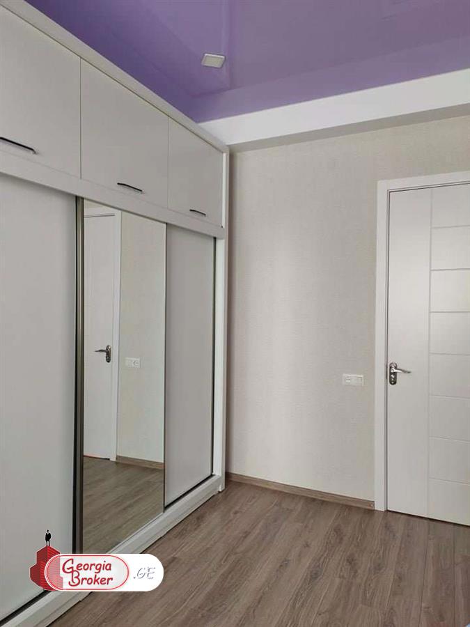 იყიდება ახალი გარემონტებული 5 ოთახიანი ბინა