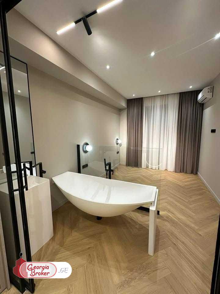 продается квартира с новым ремонтом 3-комнаты