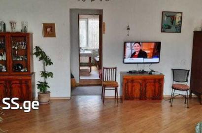 old repaired 6-room house for sale