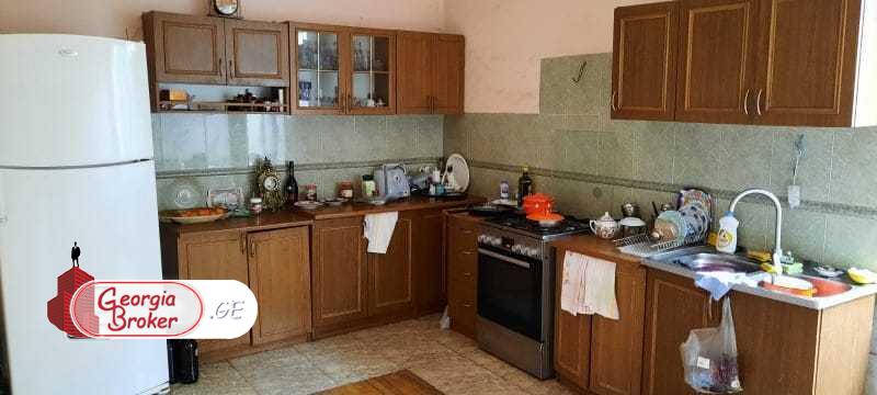 იყიდება ძველი გარემონტებული 6 ოთახიანი სახლი