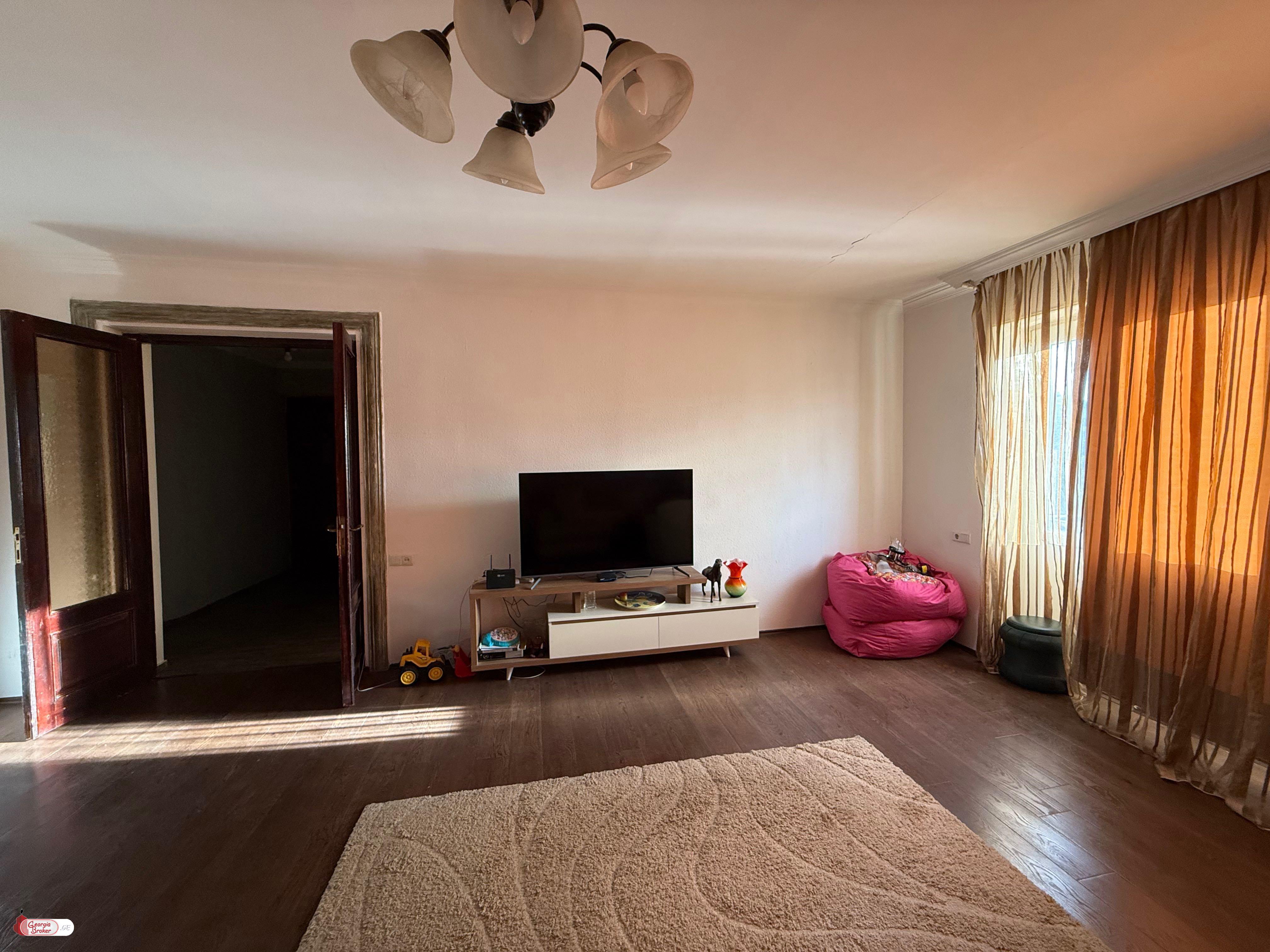 old repaired 4-room apartment for sale