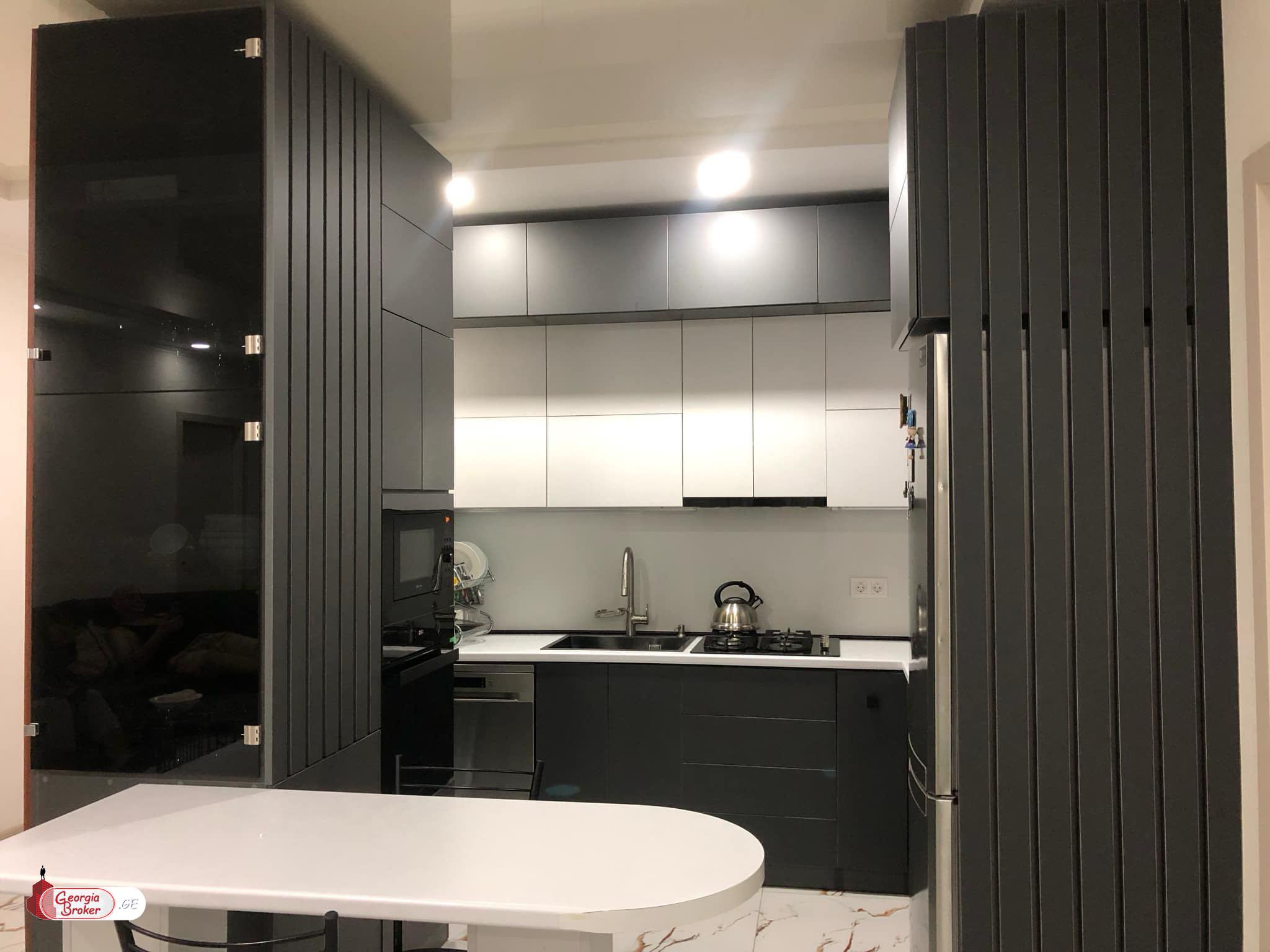 იყიდება ახალი გარემონტებული 5 ოთახიანი ბინა