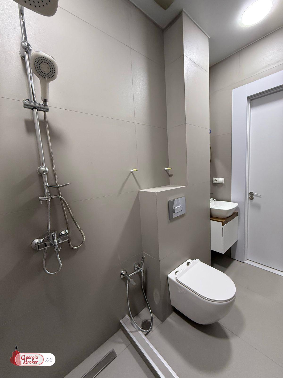 იყიდება ახალი გარემონტებული 3 ოთახიანი ბინა