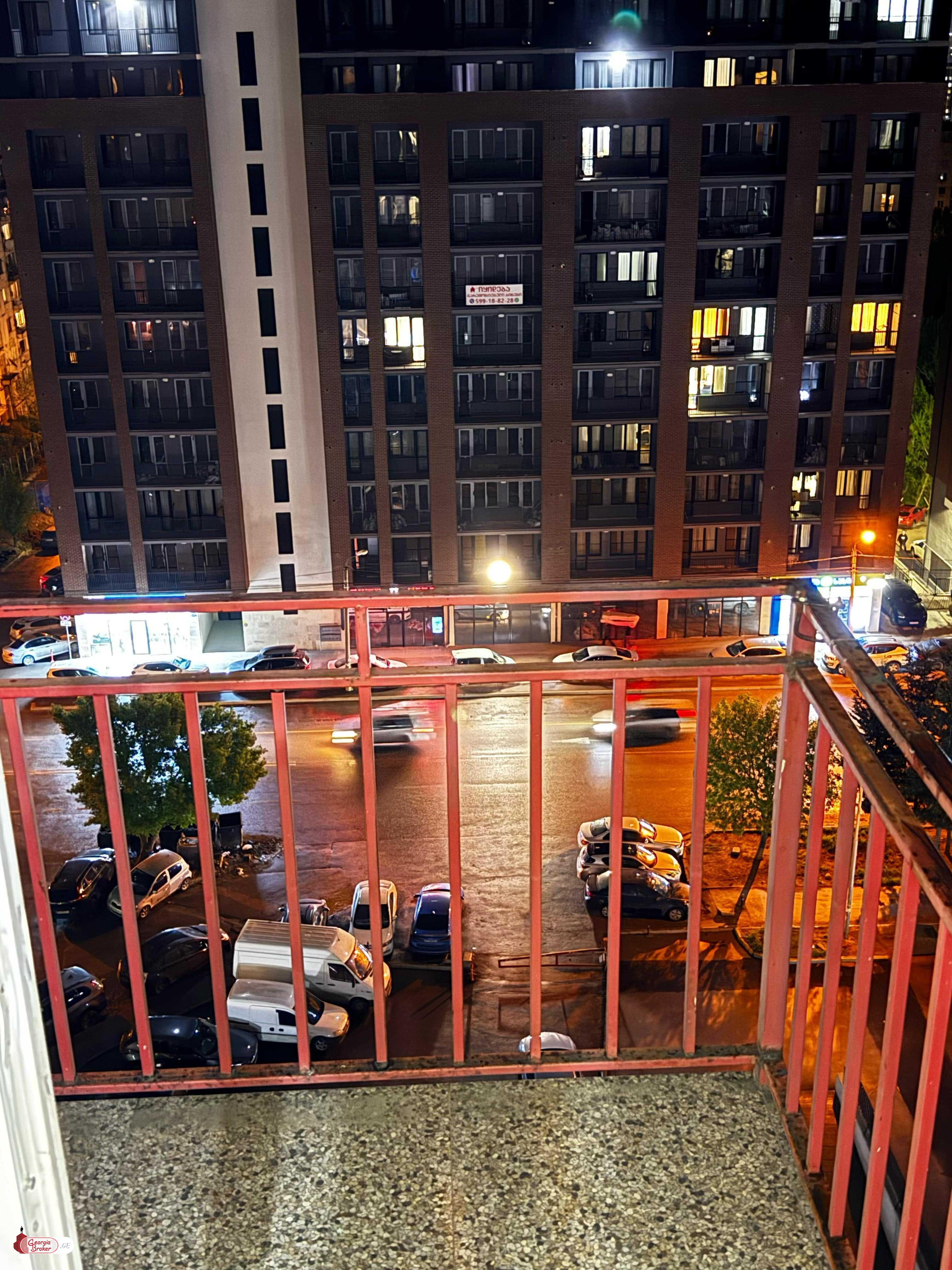 იყიდება ძველი გარემონტებული 3 ოთახიანი ბინა