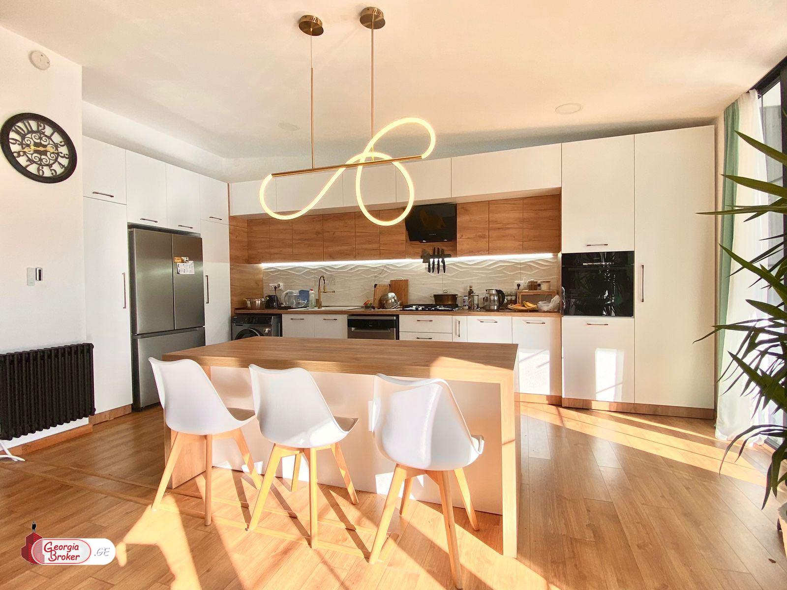 იყიდება ახალი გარემონტებული 4 ოთახიანი ბინა