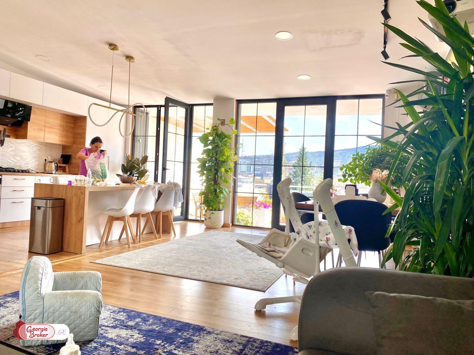 იყიდება ახალი გარემონტებული 4 ოთახიანი ბინა