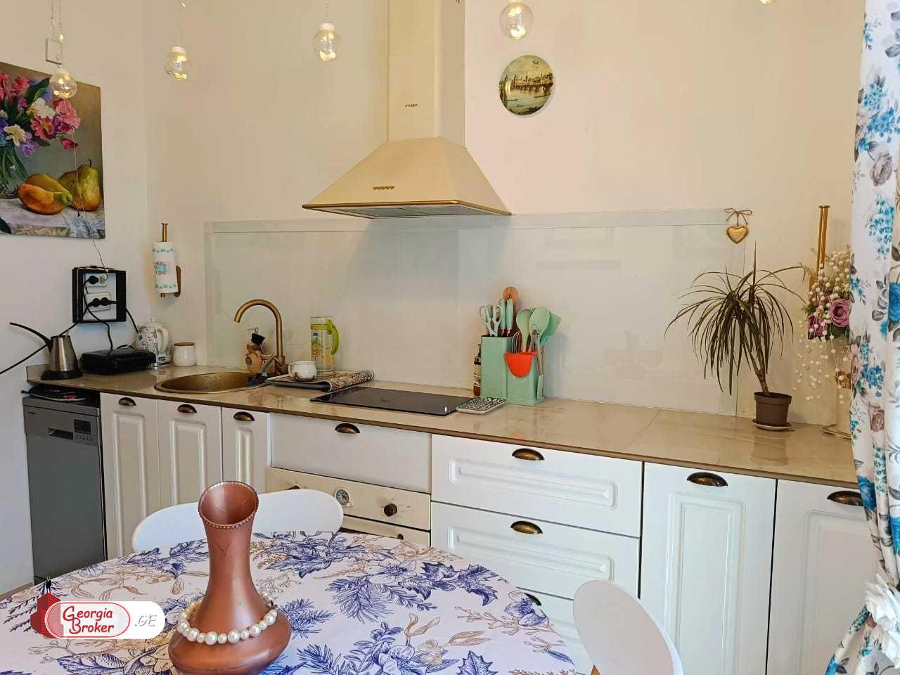 იყიდება ახალი გარემონტებული 2 ოთახიანი ბინა