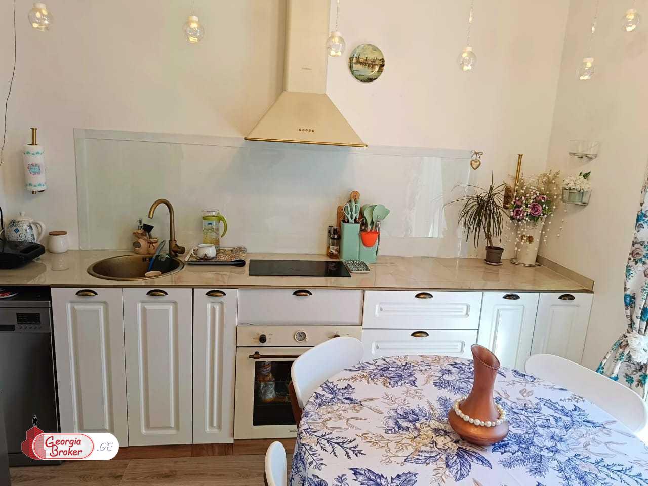 იყიდება ახალი გარემონტებული 2 ოთახიანი ბინა