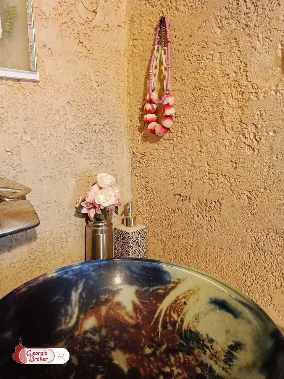 იყიდება ახალი გარემონტებული 2 ოთახიანი ბინა