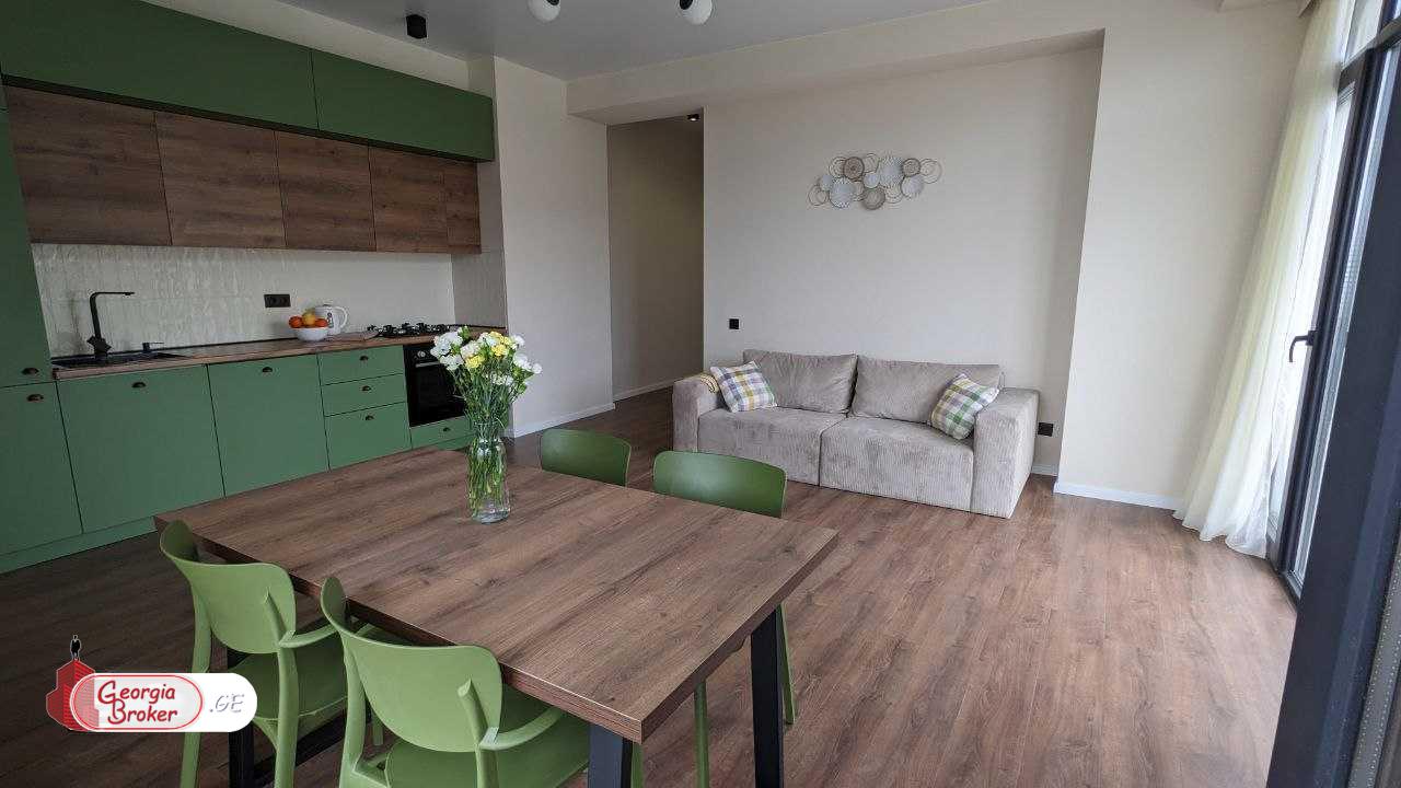 продается квартира с новым ремонтом 3-комнаты