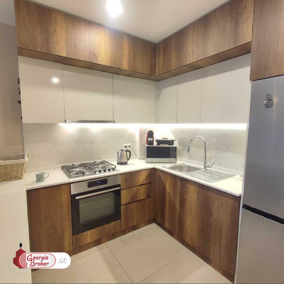 продается квартира с новым ремонтом 3-комнаты