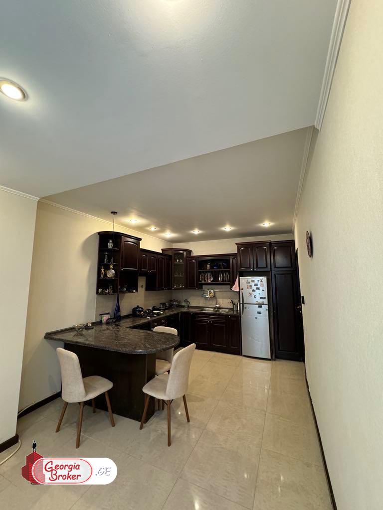 продается квартира с новым ремонтом 3-комнаты