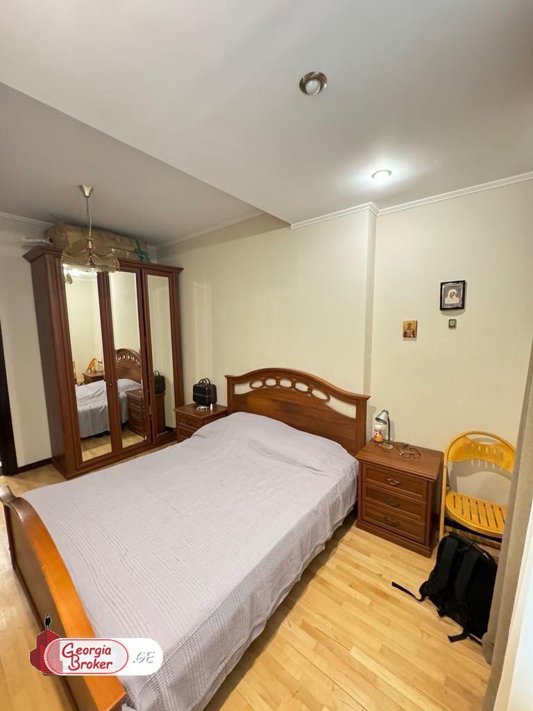 продается квартира с новым ремонтом 3-комнаты