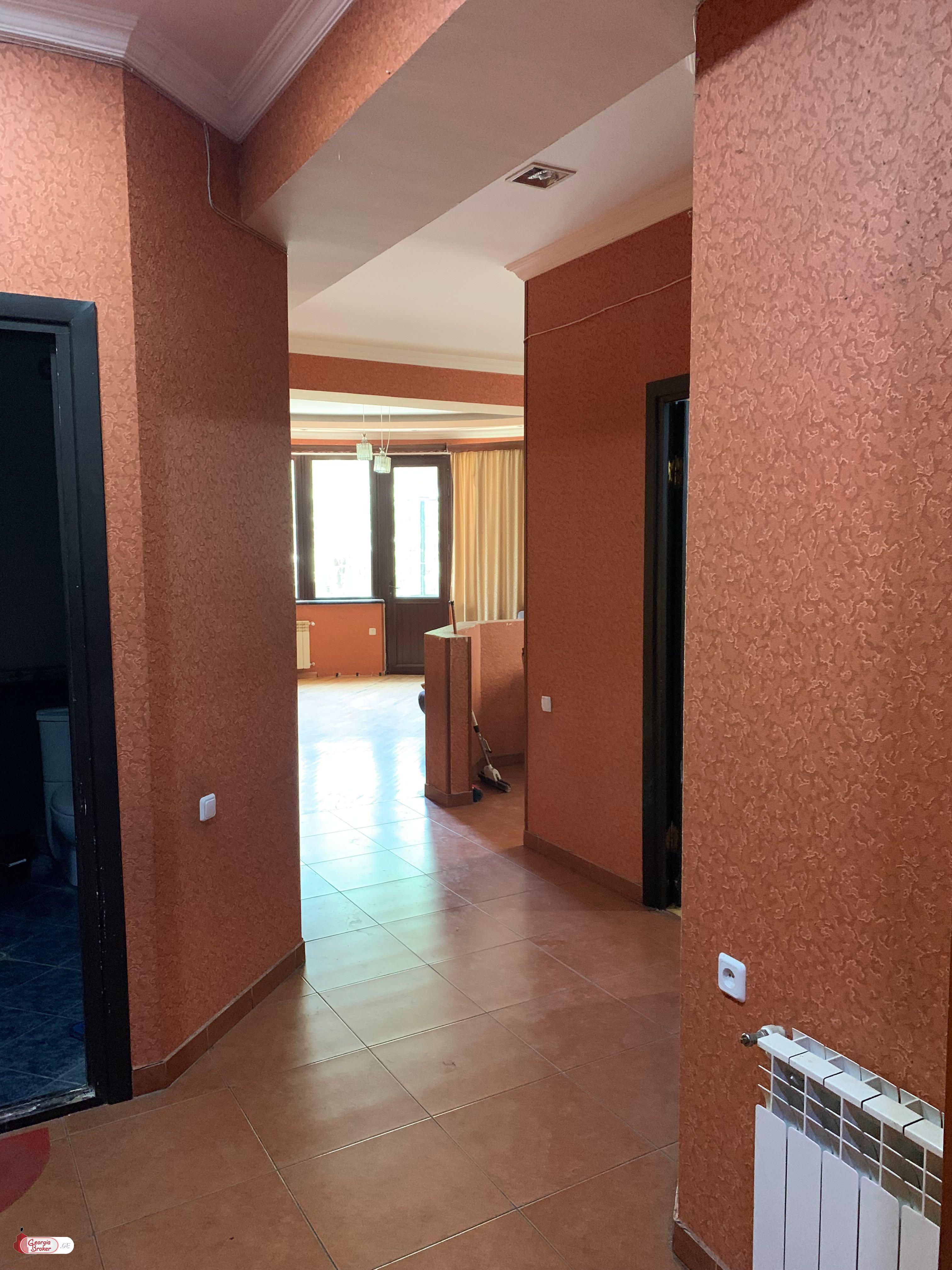 იყიდება ახალი გარემონტებული 3 ოთახიანი ბინა