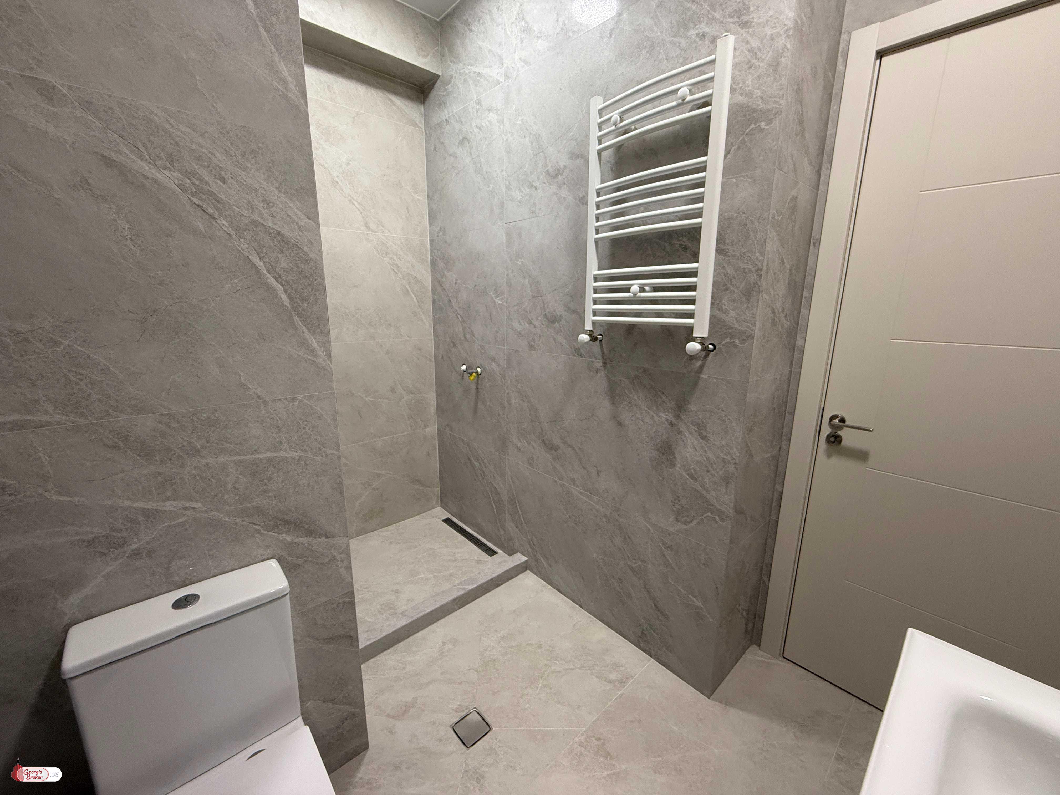 nearly repaired 2-room apartment for sale