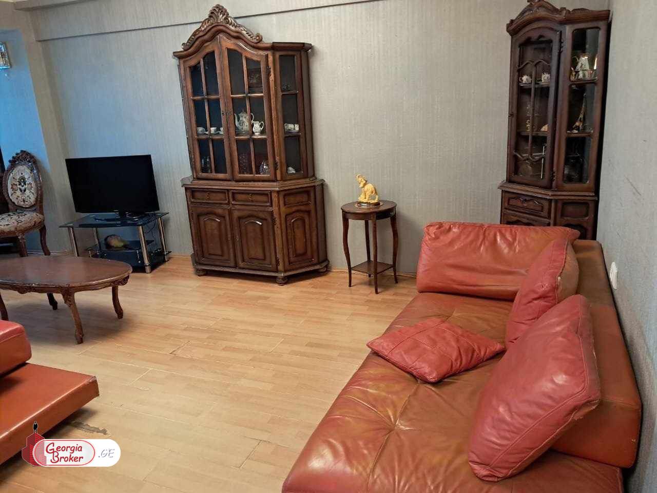 nearly repaired 3-room apartment for sale