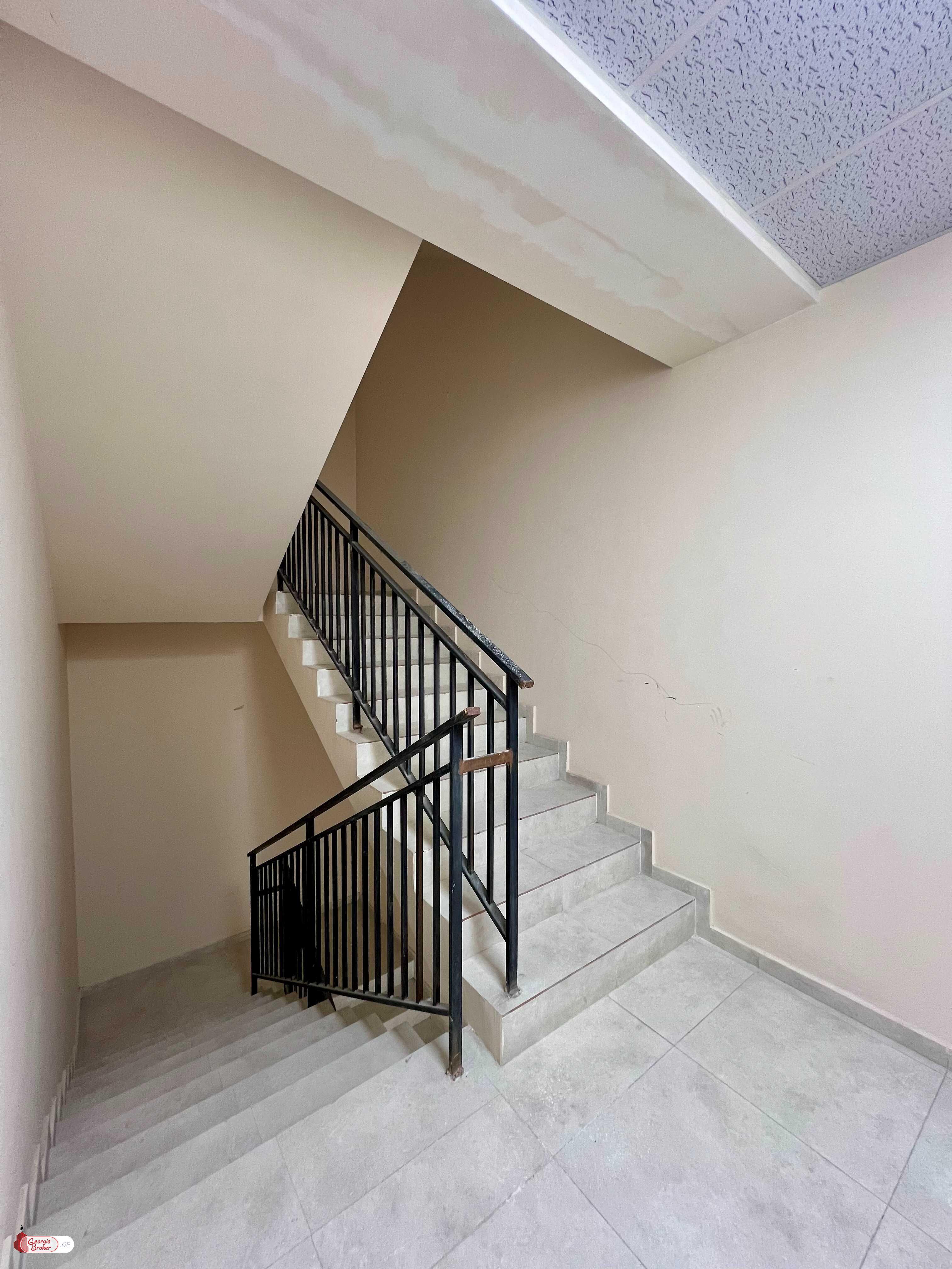 продается квартира новостройка 4-комнаты