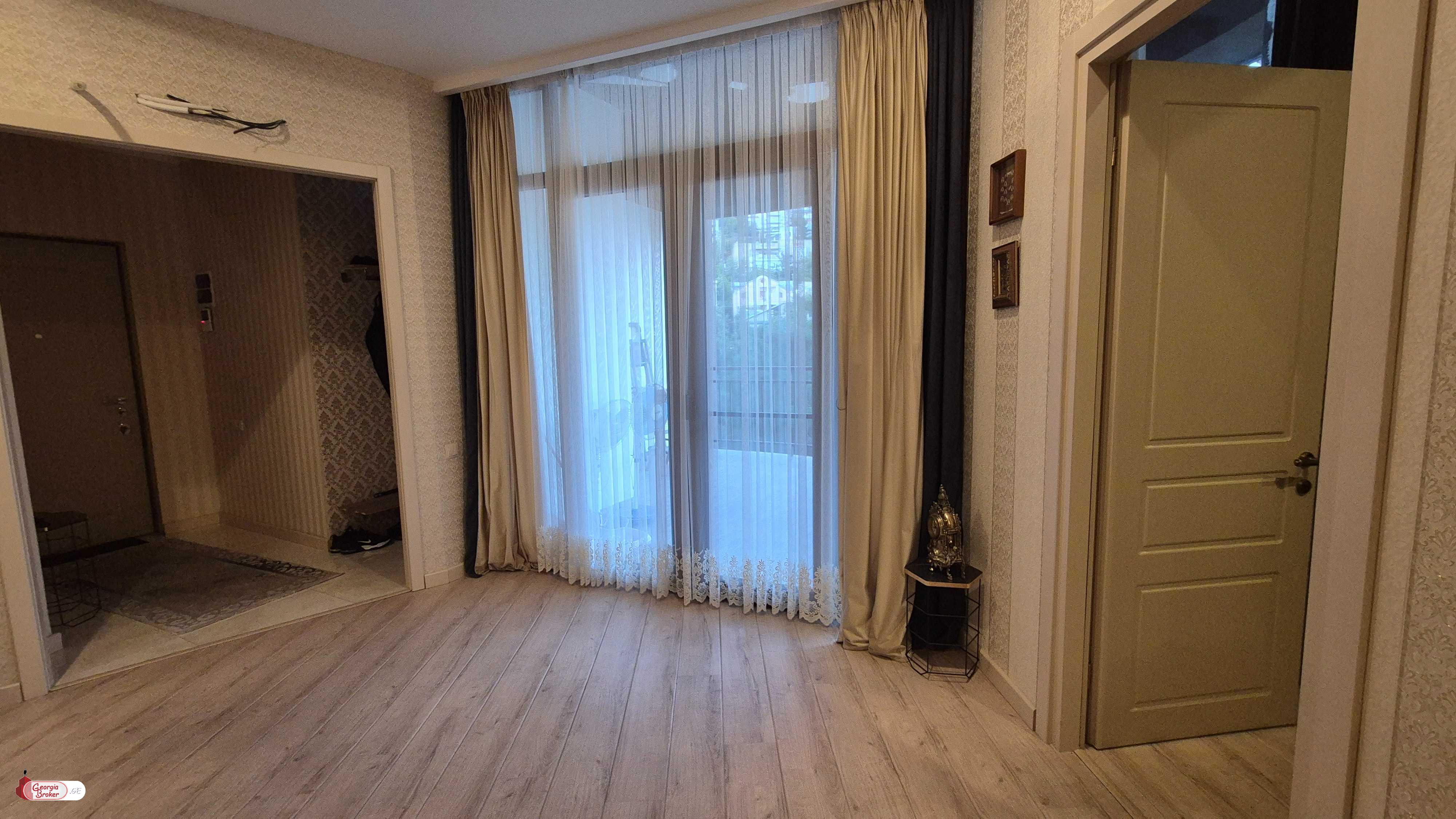 იყიდება ახალი გარემონტებული 4 ოთახიანი ბინა