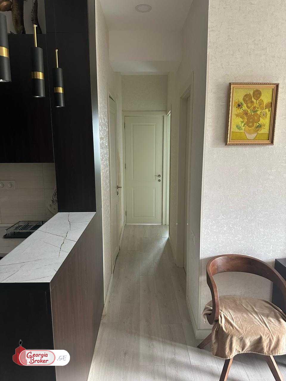 იყიდება ახალი გარემონტებული 4 ოთახიანი ბინა