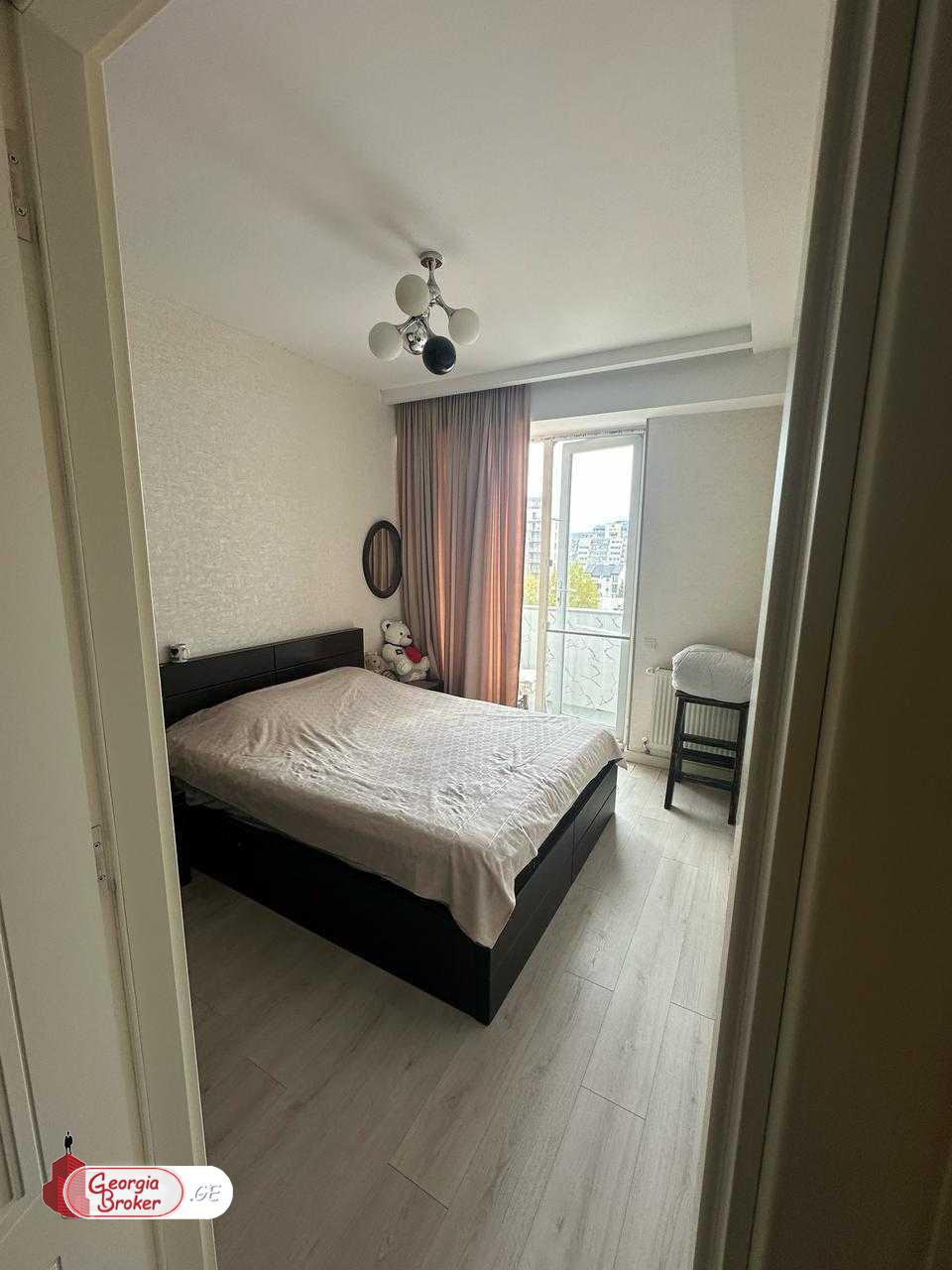 იყიდება ახალი გარემონტებული 4 ოთახიანი ბინა