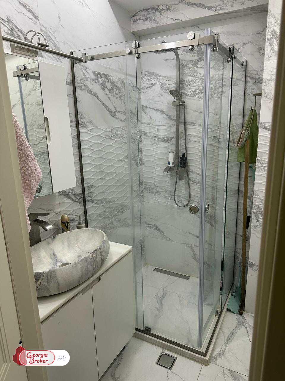 იყიდება ახალი გარემონტებული 4 ოთახიანი ბინა