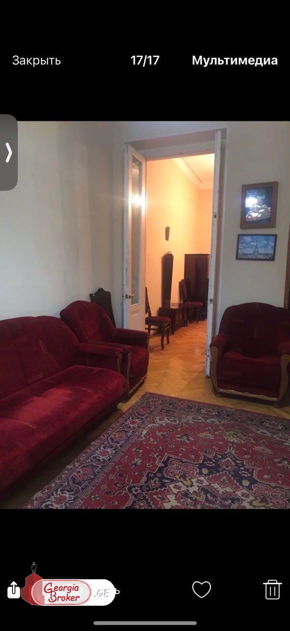 იყიდება ძველი გარემონტებული 3 ოთახიანი ბინა