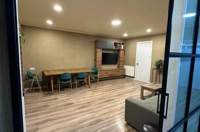 იყიდება ახალი გარემონტებული 5 ოთახიანი ბინა