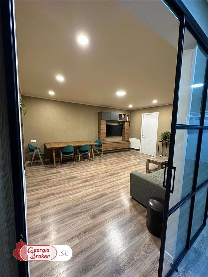 იყიდება ახალი გარემონტებული 5 ოთახიანი ბინა