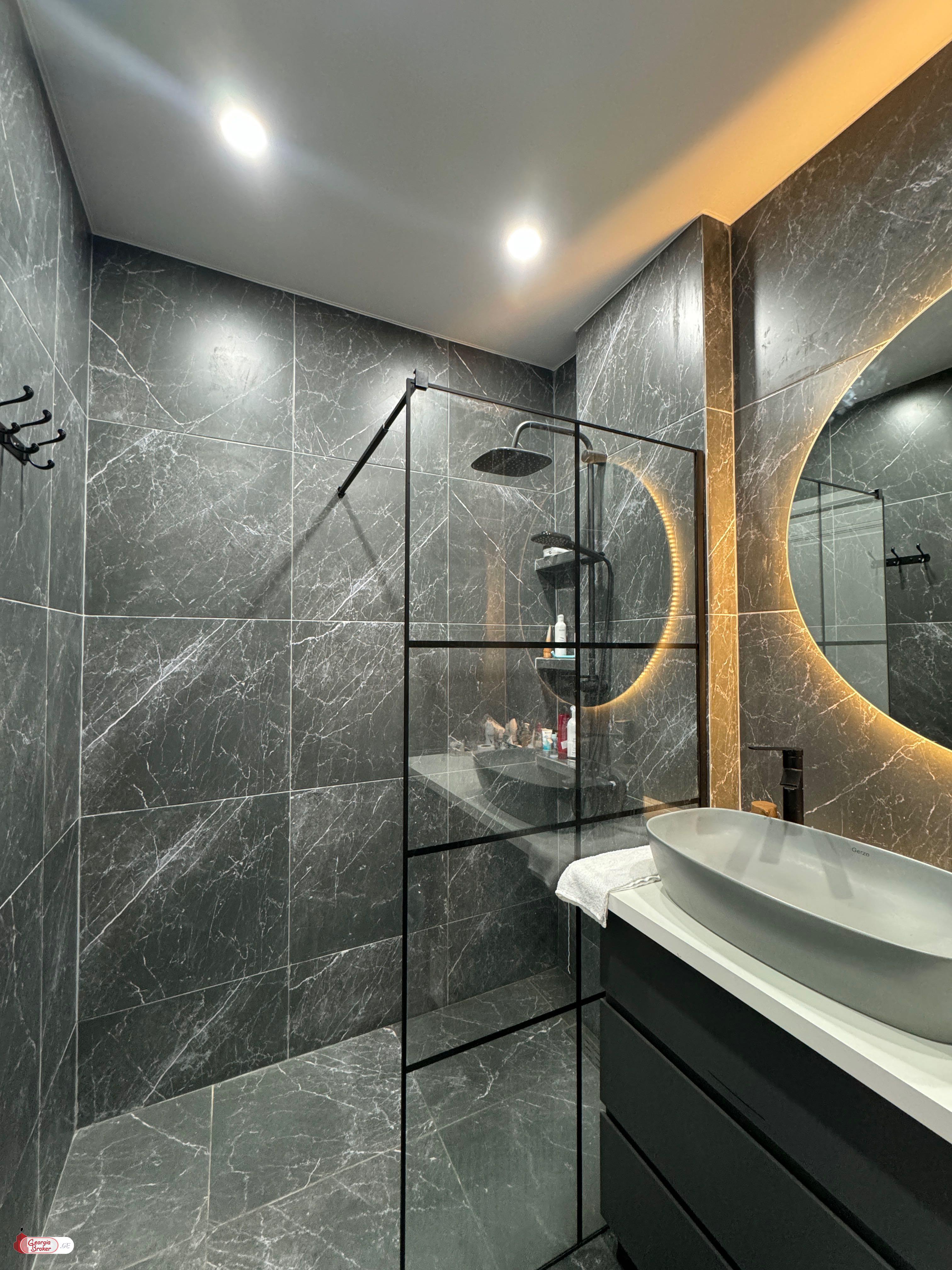 იყიდება ახალი გარემონტებული 2 ოთახიანი ბინა