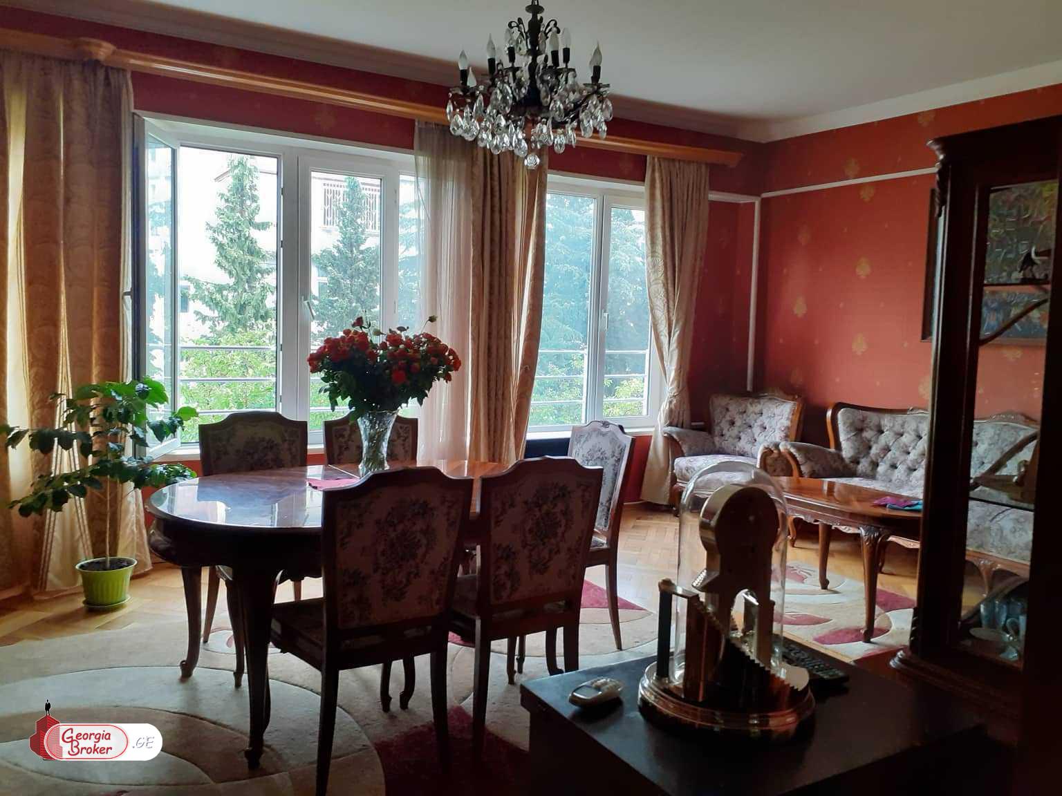 იყიდება ახალი გარემონტებული 4 ოთახიანი ბინა