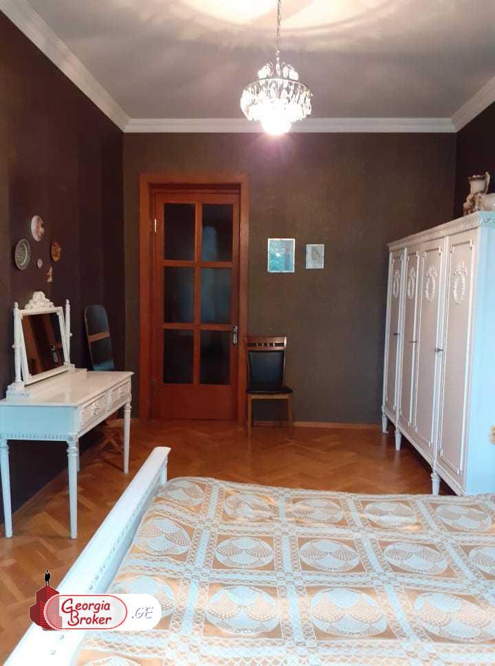 იყიდება ახალი გარემონტებული 4 ოთახიანი ბინა