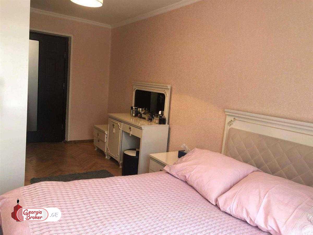 იყიდება ახალი გარემონტებული 4 ოთახიანი ბინა